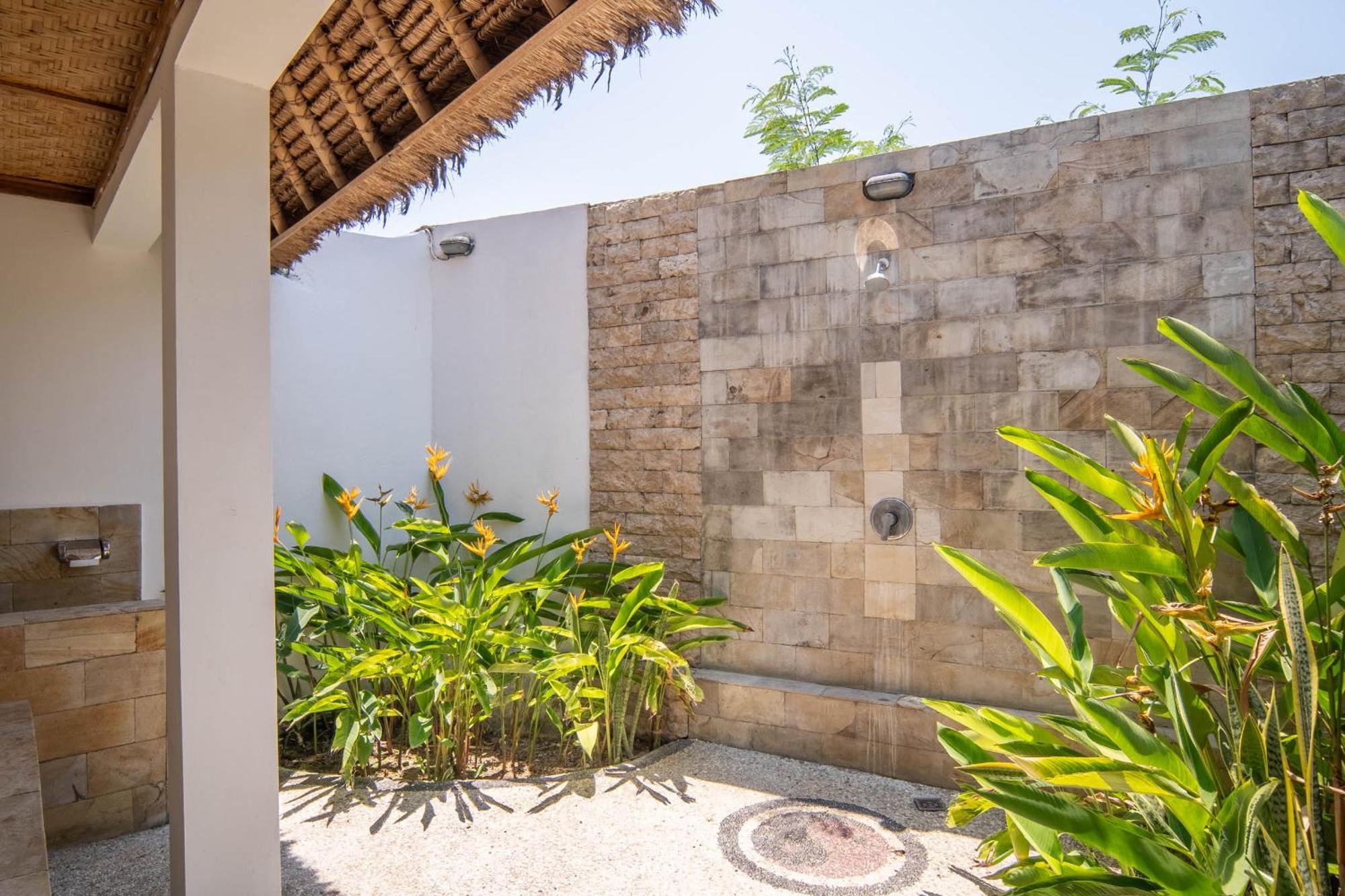 Tiki Boutique Hotel Spa Lombok Selong Belanak Exterior photo